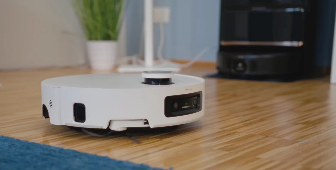 Navigiert sich gut durch den Raum: der Dreame Aqua10 Ultra Roller.