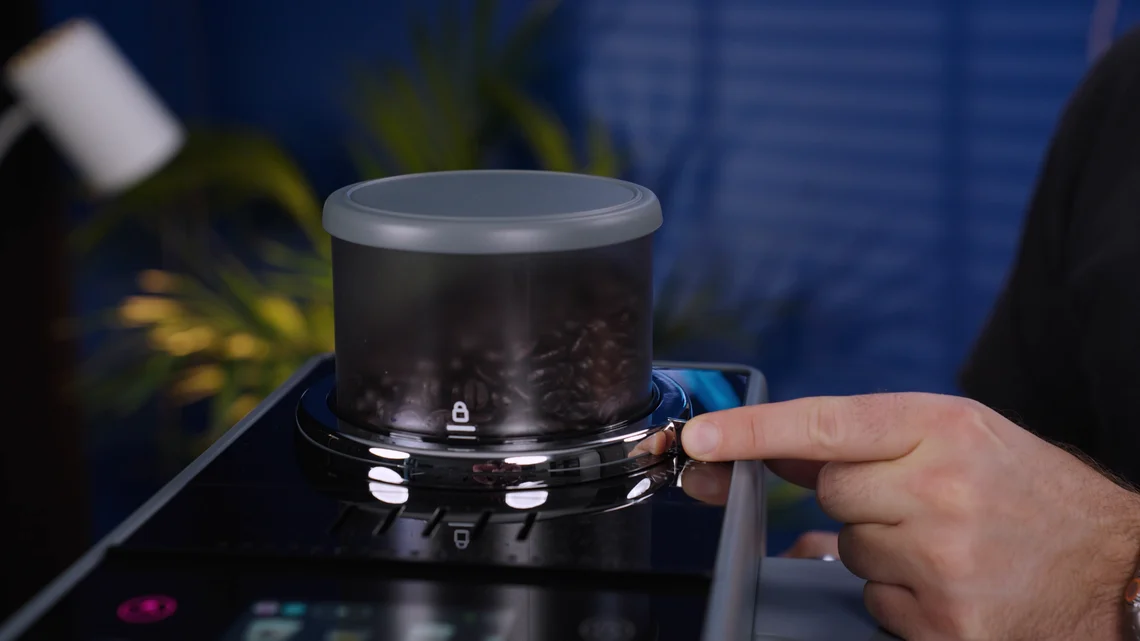 Den Mahlgrad kannst du von außen verstellen - praktisch!