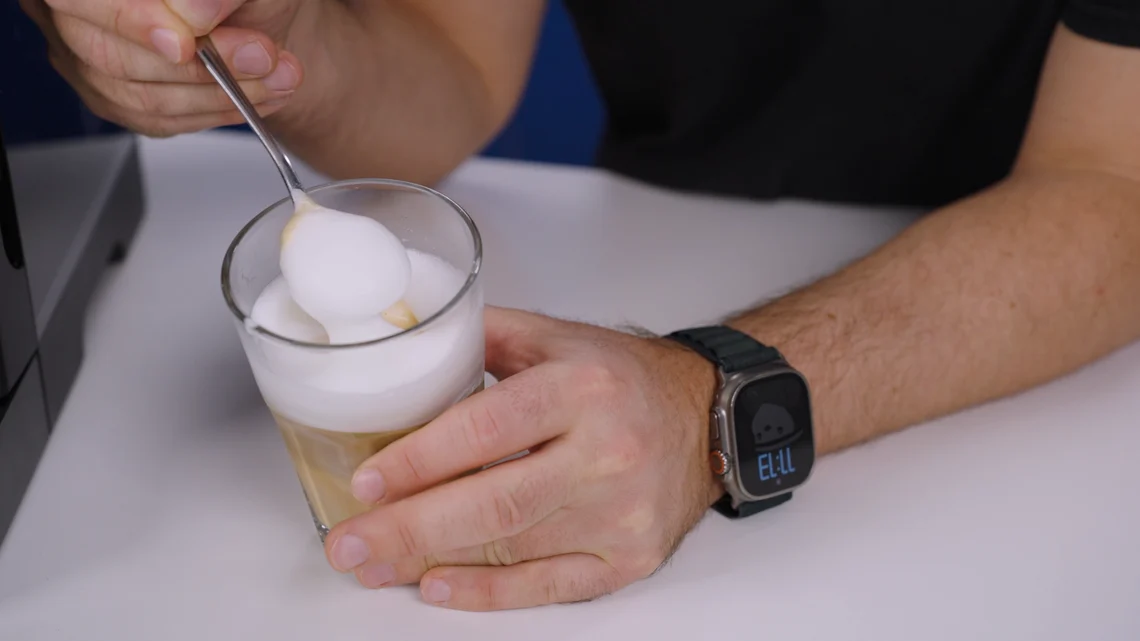 Der Milchschaum ist für unseren Geschmack etwas zu fest und könnte feinporiger sein.