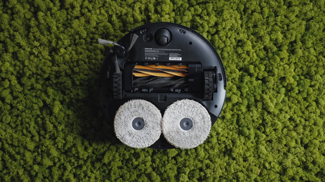 Ziemlich viel Technik: Die Unterseite des Dreame L40s Pro Ultra.