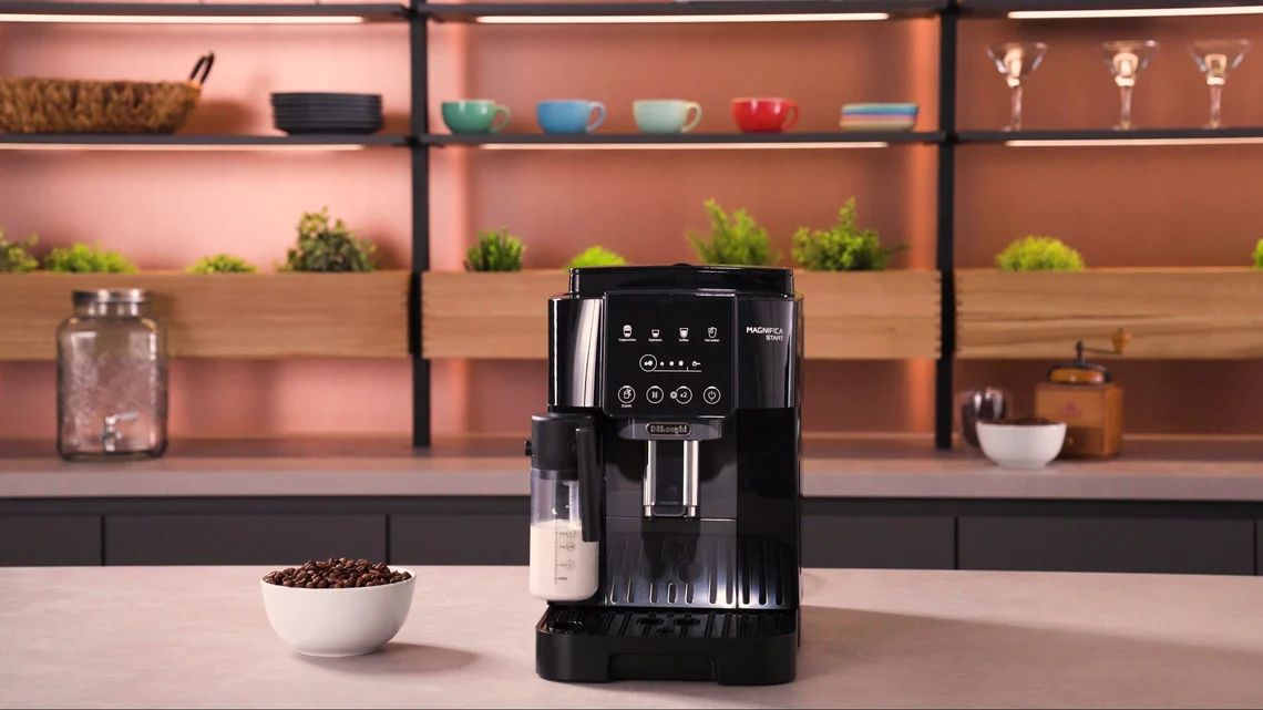 Schlicht und kompakt: Auf den ersten Blick sieht die Magnifica Start aus wie eine Kreuzung ihrer Schwestermodelle Magnifica S und Evo.