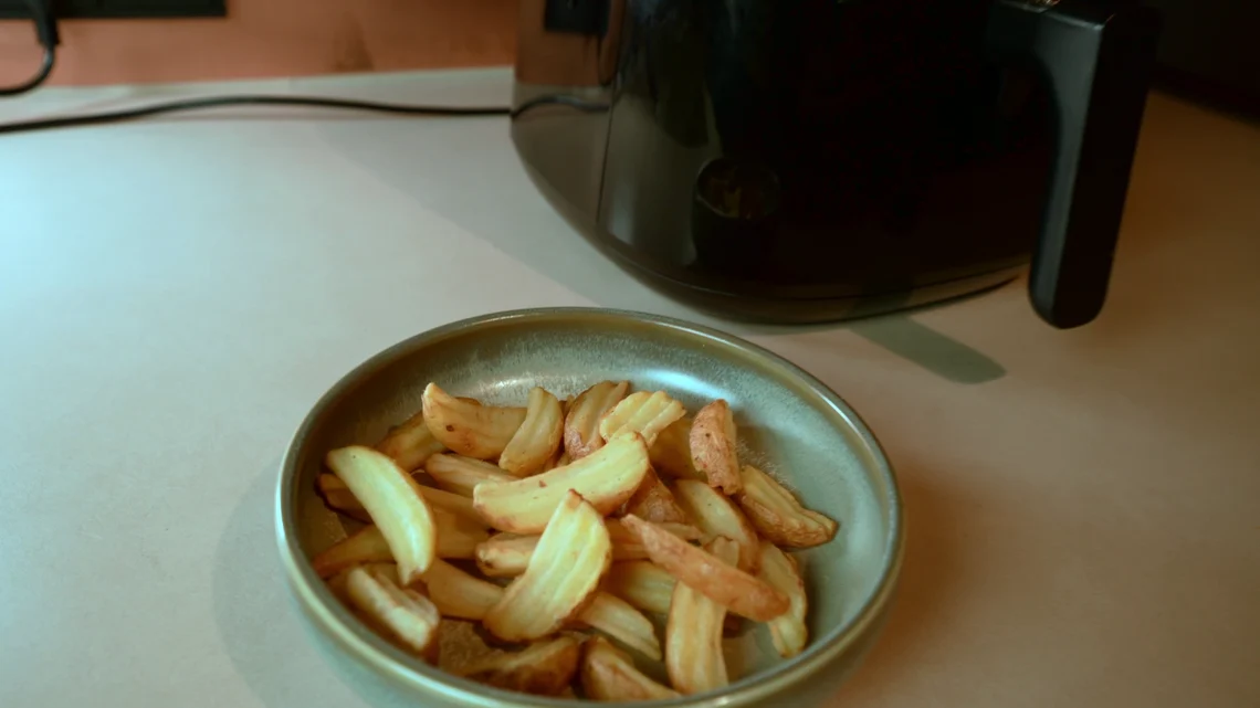 Der Klassiker geht immer: Pommes gelingen in einer Heißluftfritteuse jedes mal.