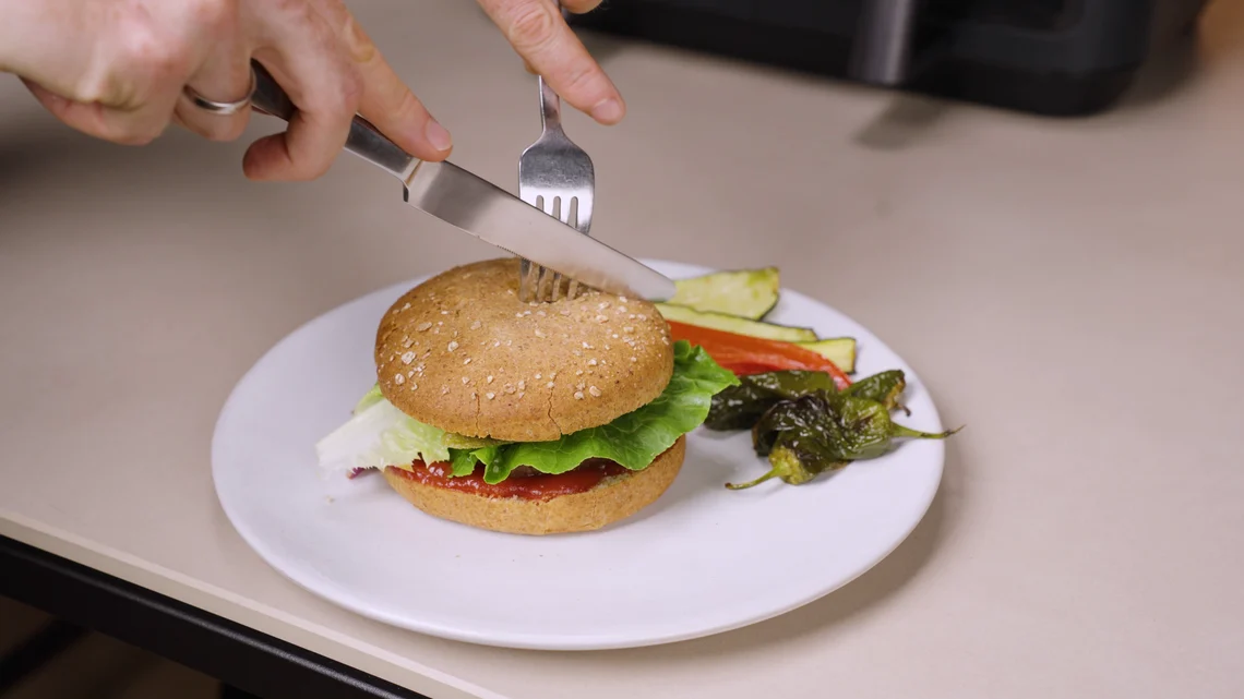 Deutlich mehr als nur Nuggets: Unser Burger ist wunderbar gelungen.